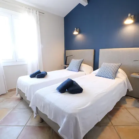 Alpilles Oasis: Provençal With Heated Pool And Village Views