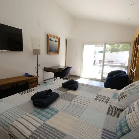 Alpilles Oasis: Provençal With Heated Pool And Village Views Villa
