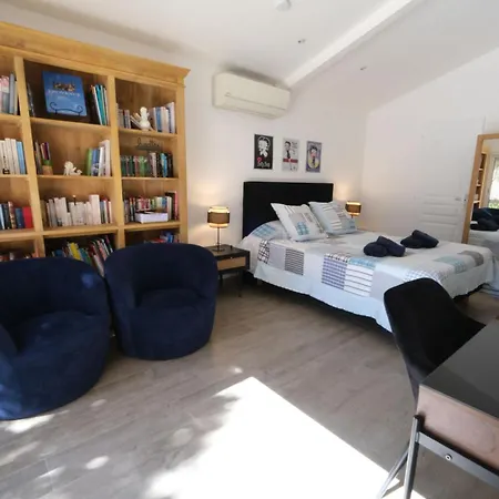 Alpilles Oasis: Provençal With Heated Pool And Village Views Aureille