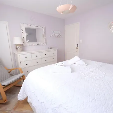 Alpilles Oasis: Provençal With Heated Pool And Village Views Villa