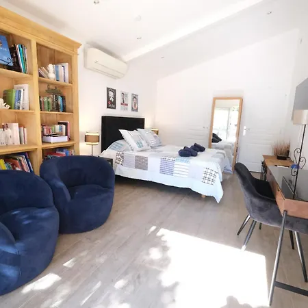 Villa Alpilles Oasis: Provençal With Heated Pool And Village Views Aureille