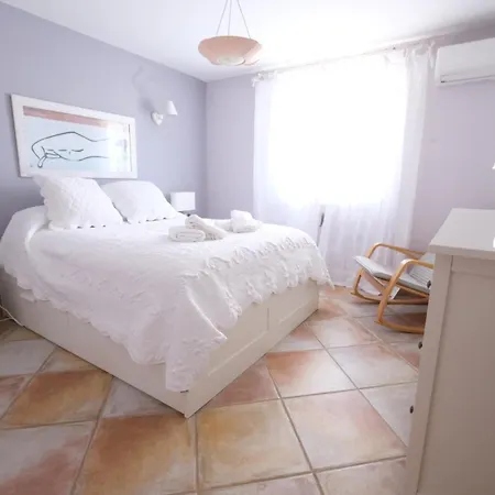 Villa Alpilles Oasis: Provençal With Heated Pool And Village Views Aureille