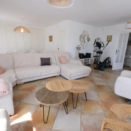 Alpilles Oasis: Provençal With Heated Pool And Village Views Aureille