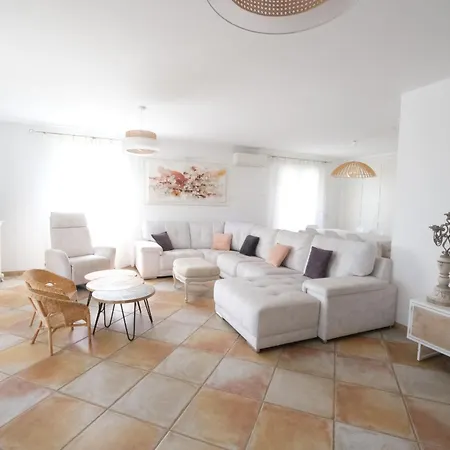 Alpilles Oasis: Provençal With Heated Pool And Village Views Villa